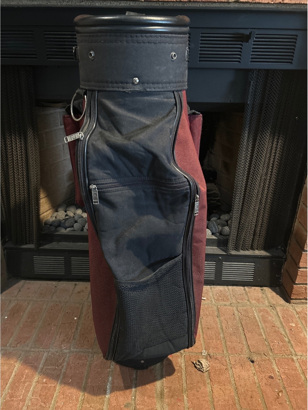 RJ Vintage Golf Bag in Black and Burgundy - Picture 7 of 8
